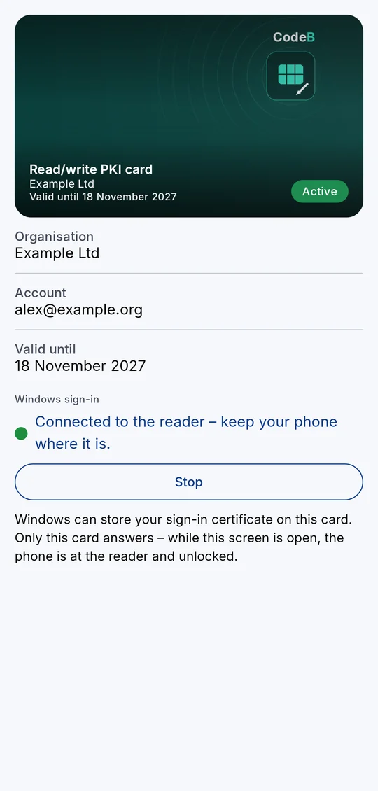The read/write PKI card connected to the PC’s reader: a green light and “Connected to the reader – keep your phone where it is”